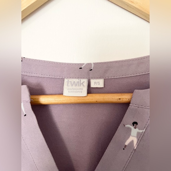 Lilac lavender pale purple mauve Twik Blouse with dancing ladies - Picture 3 of 4